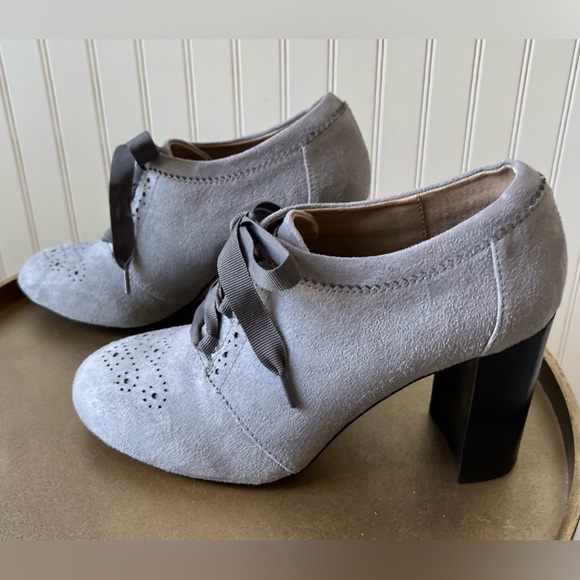 ADRIENNE VITTADINI GOSE LACE UP OXFORD HIGH HEELS | GRAY SUEDE | SIZE: 7.5 | EUC - Picture 4 of 10